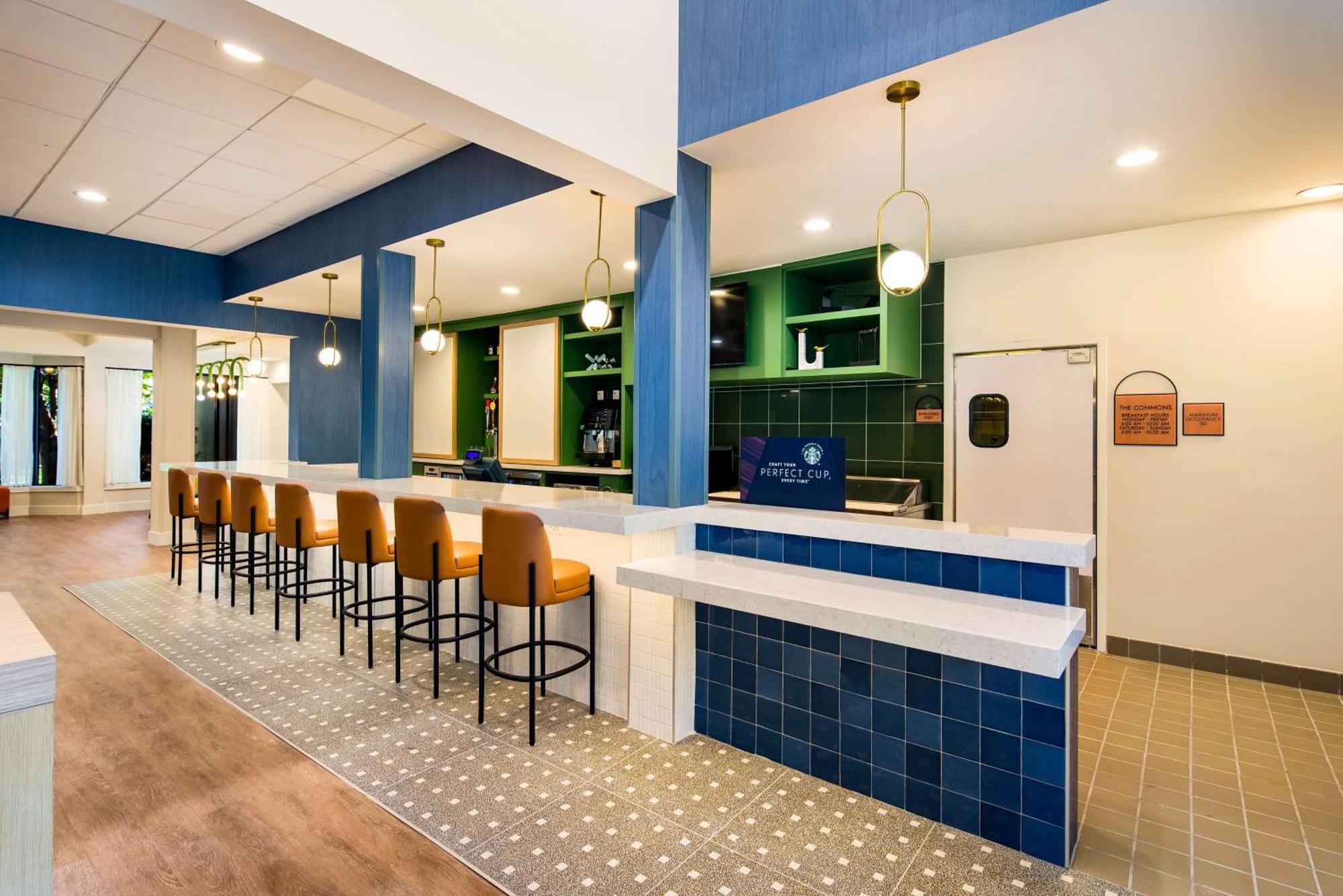 Отель Sonesta Select Philadelphia Airport Экстерьер фото