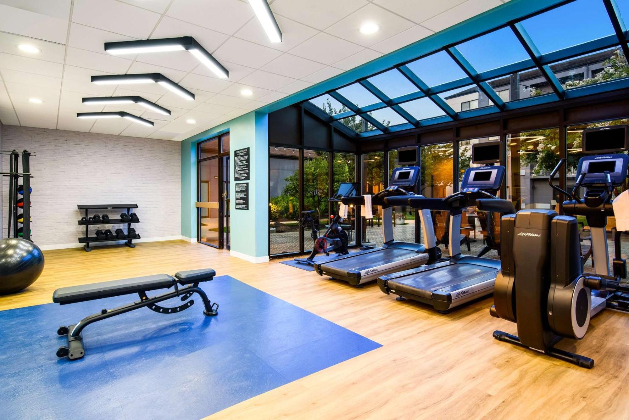 Отель Sonesta Select Philadelphia Airport Экстерьер фото